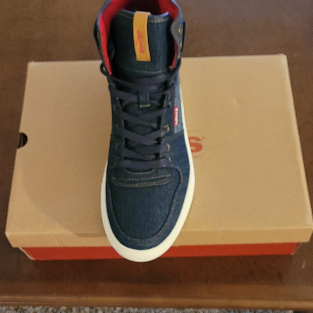 LEVI'S men's shoes Red insides.